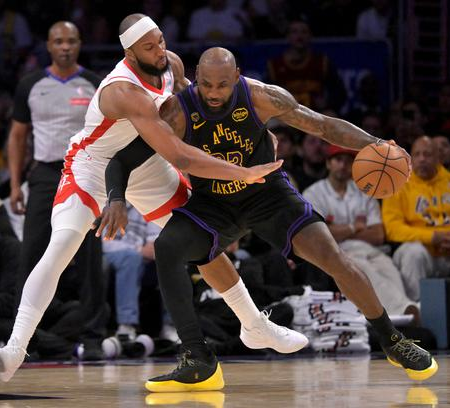 Detroit zmniejsza stratę, Houston ponownie pokonuje Lakers