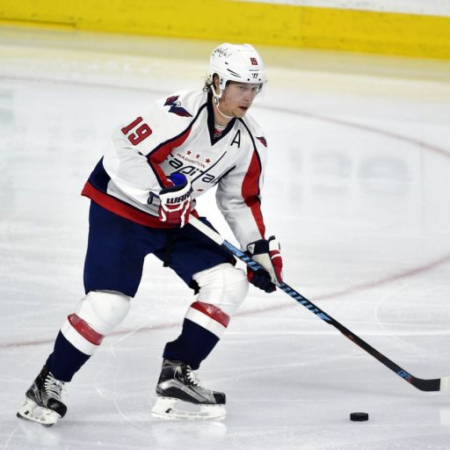 Dramat w dogrywce i nerwowe zakończenie: jasny dzień w play-offach NHL