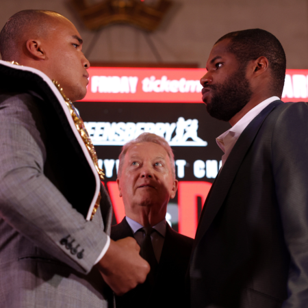 Frank Warren broni Dubois przed walką z Wardleyem