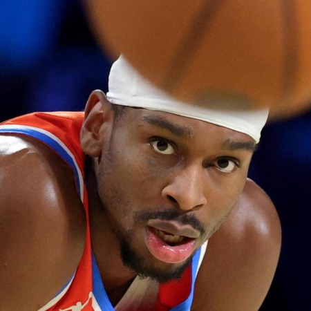 San Antonio wyrywa zwycięstwo w Oklahoma City po dogrywce i prowadzi w półfinale NBA