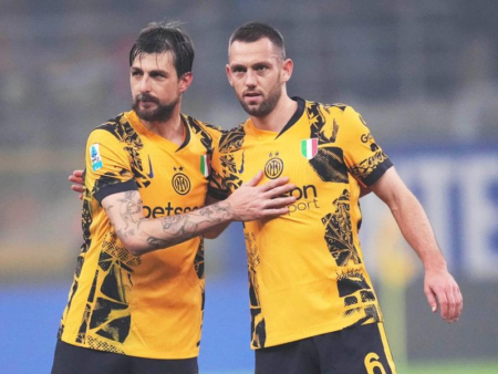 Inter stara się zatrzymać De Vrija: klub zaproponował nowy kontrakt kluczowemu obrońcy